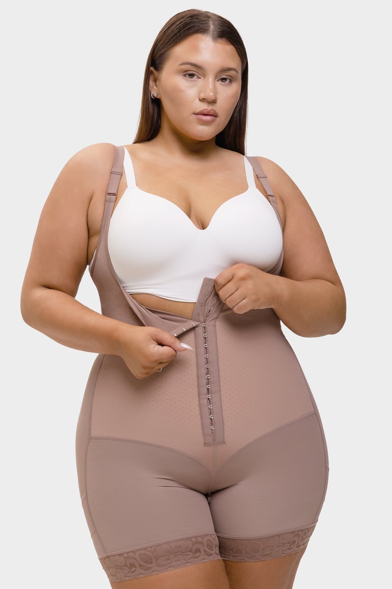 Felicia Short Powernet® - Ademende Latex Body met Open Borst, Buikcontrole en Stevige Compressie Shapewear. - Bella Fit™